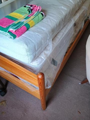 gratis     2x   1 persoons matras  200 x 90