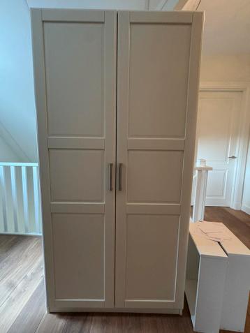 IKEA Pax kast: h201, b100, d60 cm.