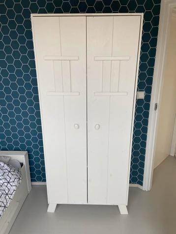 ** GRATIS ** kledingkast WOOOD
