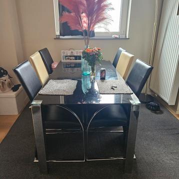 Eettafel plus stoelen Gratis!!