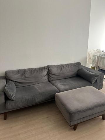 Grijze bank met voetsteun - Gratis af te halen!