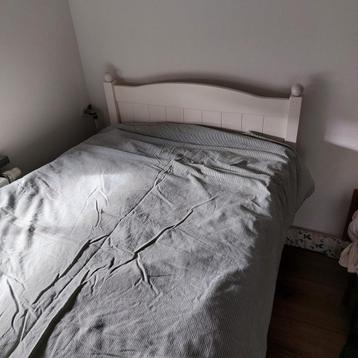 Wit houten eenpersoonsbed 90x200cm