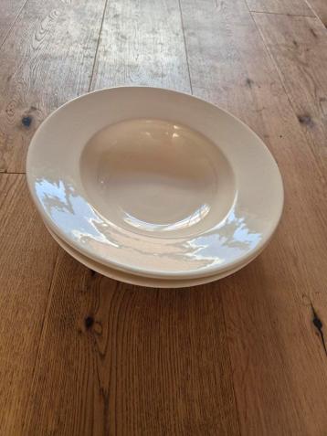 2 diepe pasta borden - af te halen