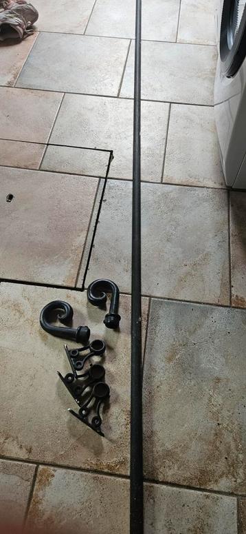 Zwarte gordijnroede met accessoires 420 cm