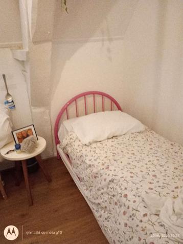 Gratis bed 90x200 + bijna nieuw matras