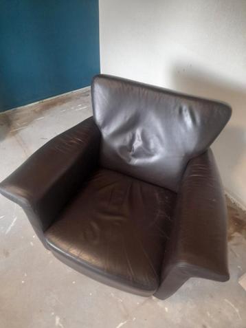 Mooi lederen fauteuil -donker bruin bijna zwart - gratis!