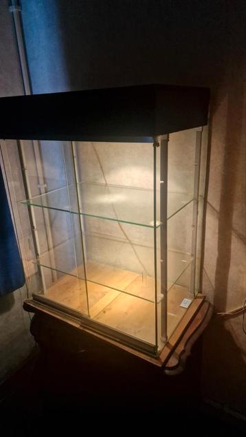 Glaze vitrine kast met verlichting