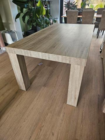 Eetkamertafel en salontafel