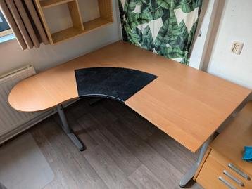 Gratis af te halen in Leiden: groot hoekbureau 160120 cm
