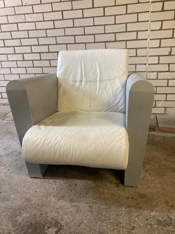 Stoel (metaal met leren bekleding)