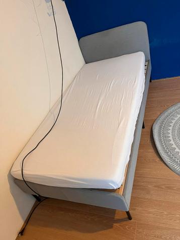 Gratis slattum bed 90x200 incl lattenbodem en matras
