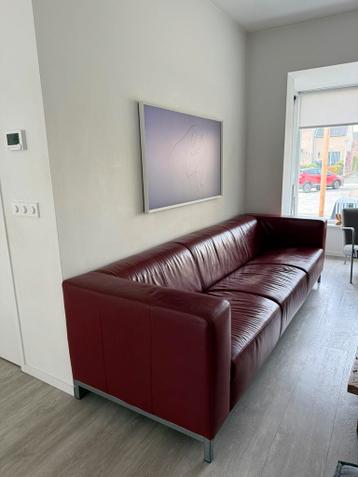 Rode leren bank GRATIS