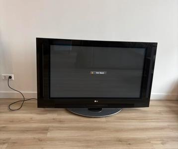 LG 50 inch Plasma TV – werkend – afstandsbed + voet + beugel