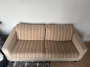 Beige tweepersoons bank