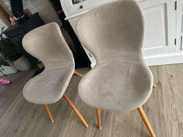 2 Eetkamerstoelen - Gratis Af te Halen