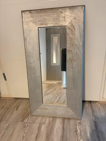 Spiegel met grijs houten frame - Gratis af te halen