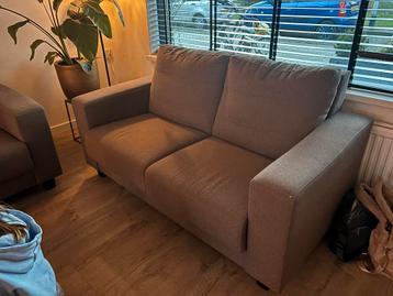 Gratis af te halen: 2 bruin/grijze banken