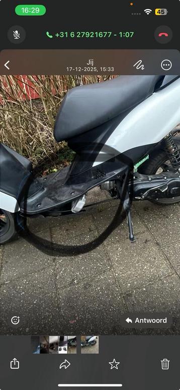 Watergekoeld scooter opzoek