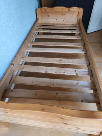 Gratis stevig grenen bed 90x200 cm