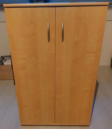 Gratis kast met 2 planken