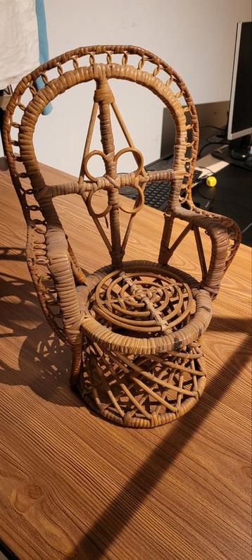 Rotan poppenstoeltje of plantentafeltje