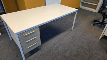 Van Blerk bureau met bijbehorend kastje