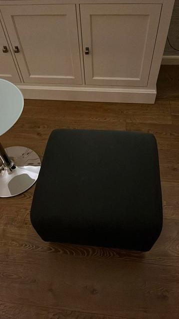 Zwarte hocker Gratis