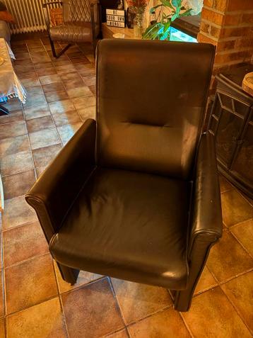 3 Zwarte leren stoelen op wieltjes