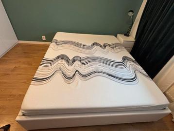 Tweepersoonsbed met lattenbodem