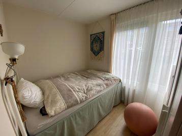 Bedframe + matras 140x200 - moet weg vóór 8 maart!