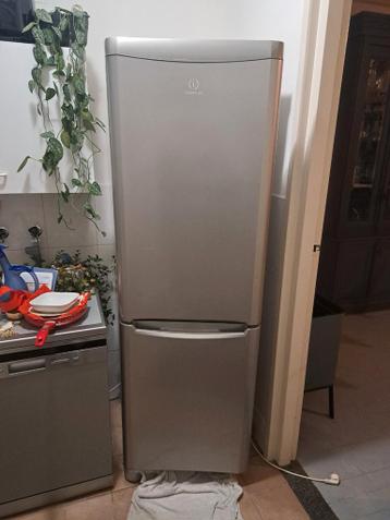 Gratis koelkast diepvries combinatie rubbers kapot