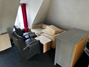 Meubelset: 2 stoelen, tafel, bank en kast
