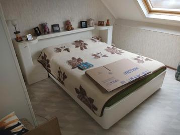Mooie kast met bed gratis