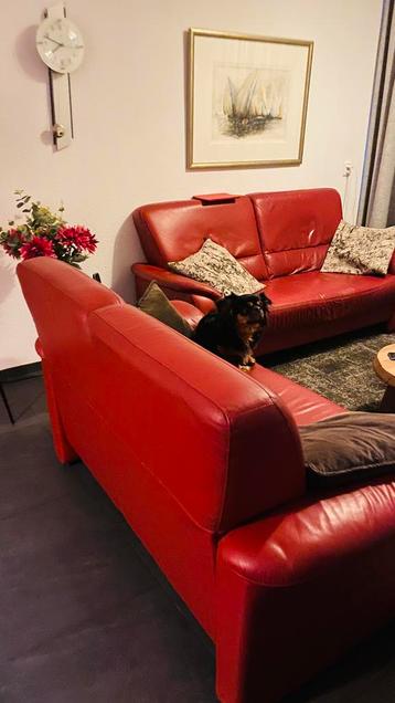 2 banken en 4 eetkamerstoelen