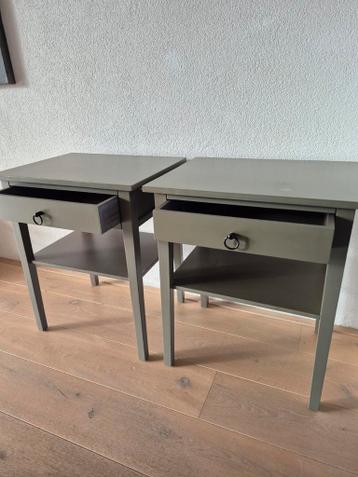 Gratis af te halen. 2 bijzettafels/nachtkastjes.