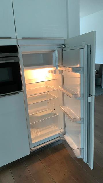 Inbouwkoelkast met kleine vriezer