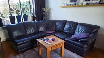 GRATIS OP TE HALEN: Niet complete paarse  hoekbank