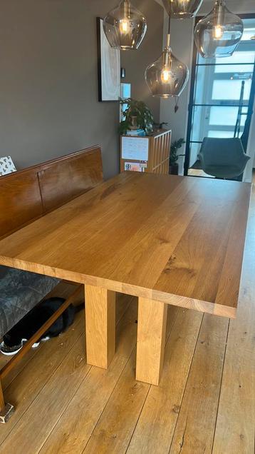 Moderne prachtige eiken houten tafel. 1.00m bij 1.60m