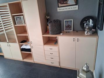 Gratis wandkast op te halen - nette staat, gedemonteerd