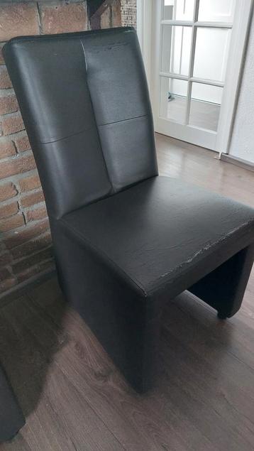 Gratis 6 eetkamerstoelen,