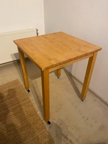 Tafel en stoel/ kruk