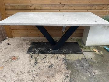 GRATIS eettafel/tafelblad/onderstel