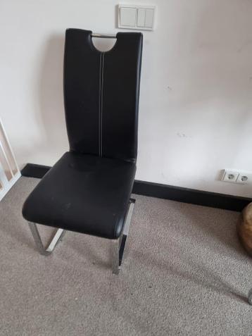 Dining chairs for gratis
