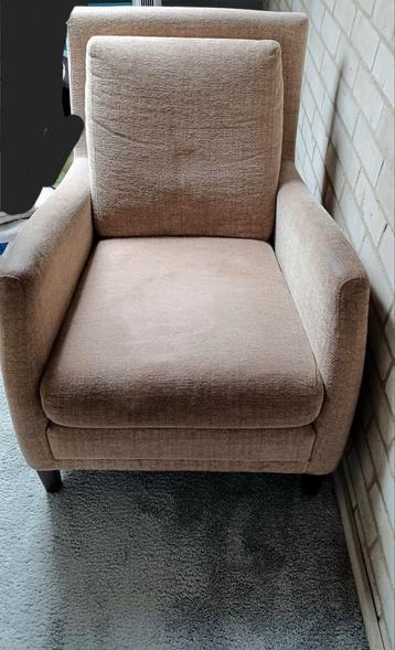 Comfortabele fauteuil met stoffen bekleding
