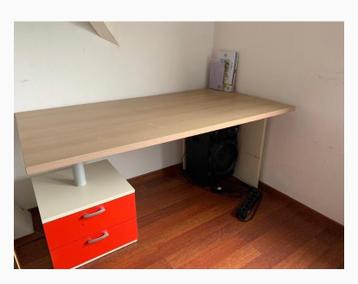 Bureau met stoel OPHALEN DEZE WEEK