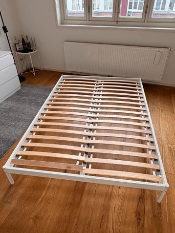 Double bed frame (140x200cm)