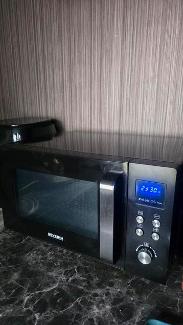 Combimagnetron met grill functie