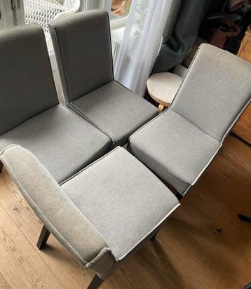 Gratis 4 eetkamerstoelen