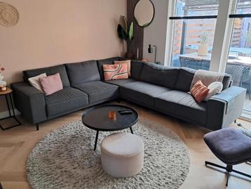 Donkergrijze hoekbank gratis af te halen