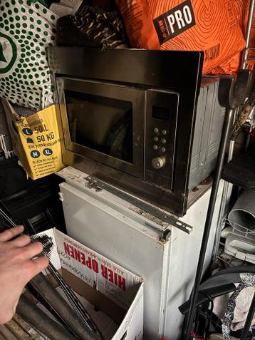 Gratis magnetron en koelkast - Af te halen!